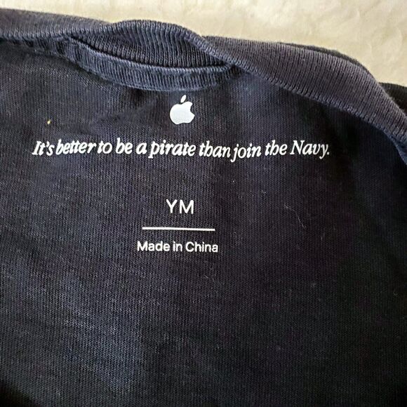 Lot Of 2 Youth T-Shirts Apple Rainbow Skull Crossbones X-Box Size 8/10 Medium - Picture 4 of 12